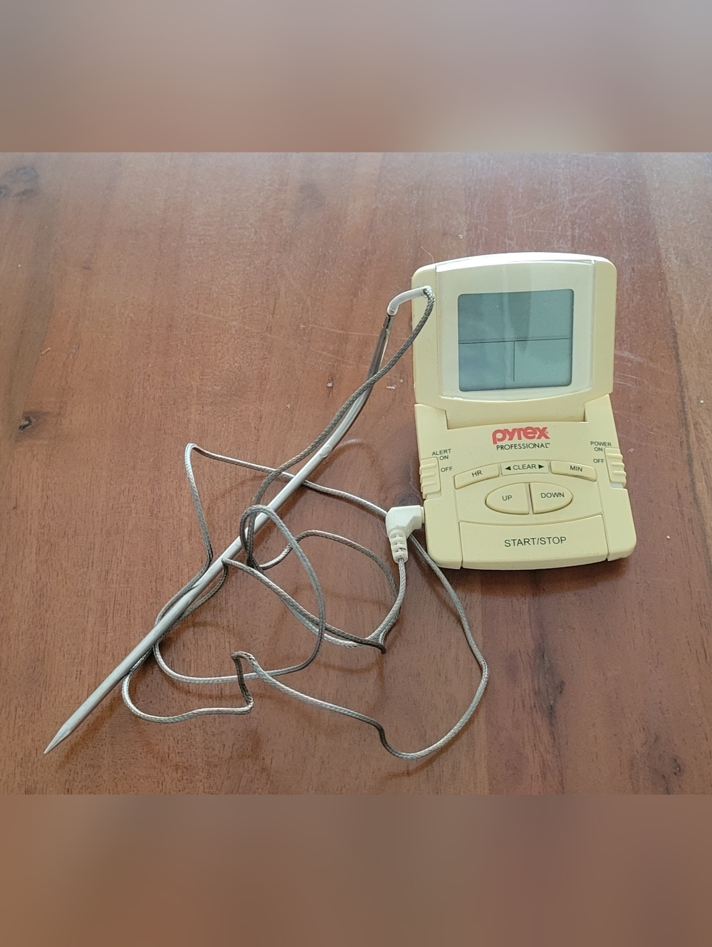 Pyrex Professional Programmable Timer Digital Meat Thermometer - Picture 2 of 3